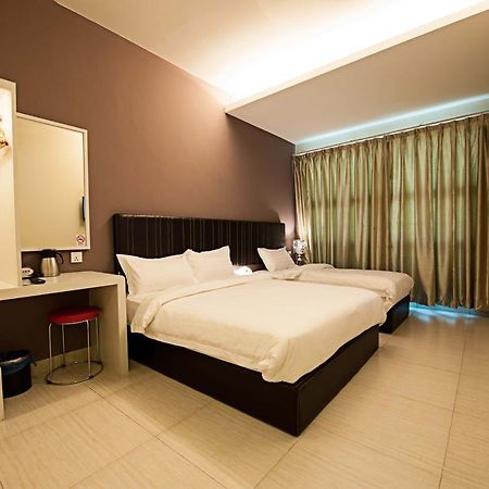 Seven Hotel Putatan Ngoại thất bức ảnh