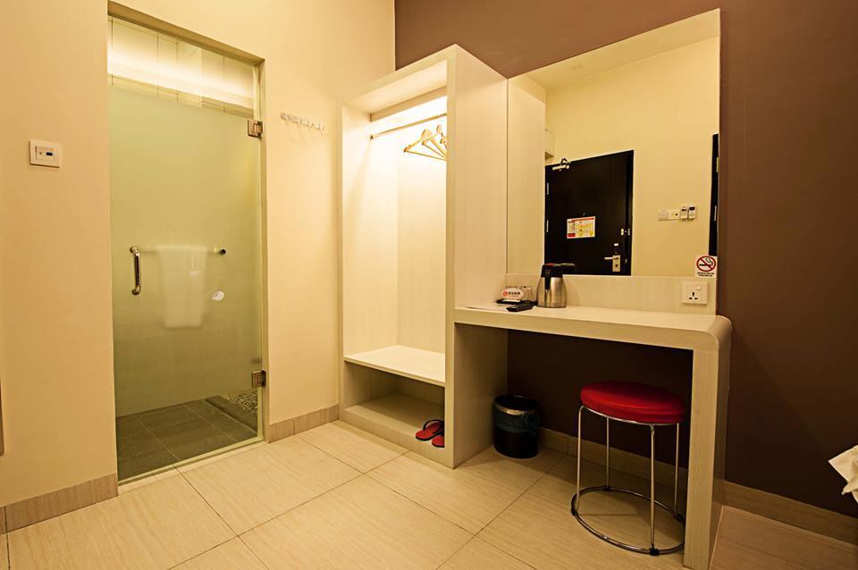 Seven Hotel Putatan Ngoại thất bức ảnh
